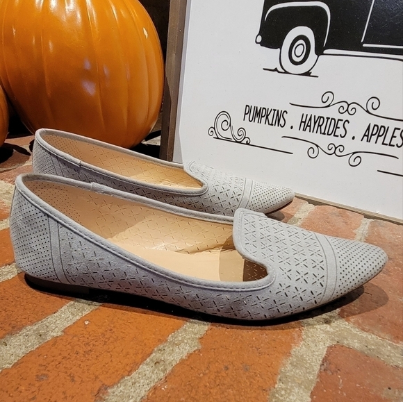 Xoxo grey flats with pinhole and X designs - Picture 3 of 6